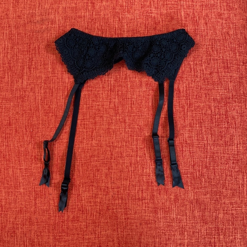 VTG Fredricks of Hollywood Black Lace Lingerie Garter Belt